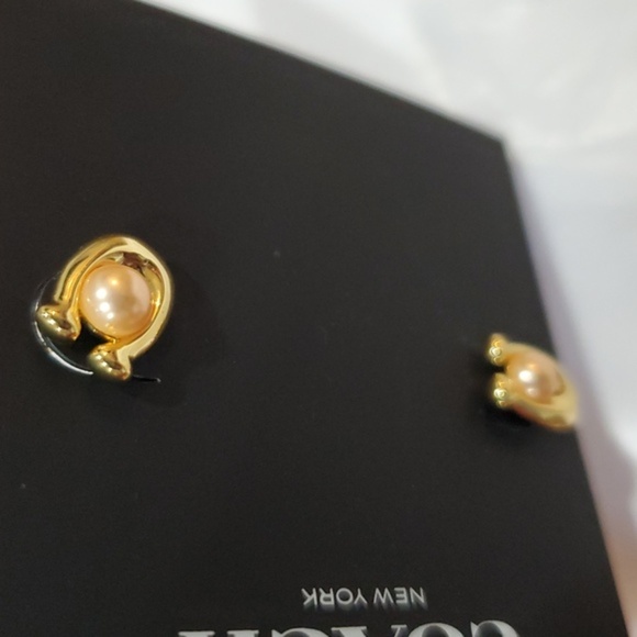 Coach monogram coach C logo pink pearl‎ stud earrings new - Picture 6 of 8